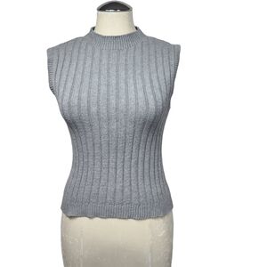 Forever 21 Gray Sleeveless Sweater Top S